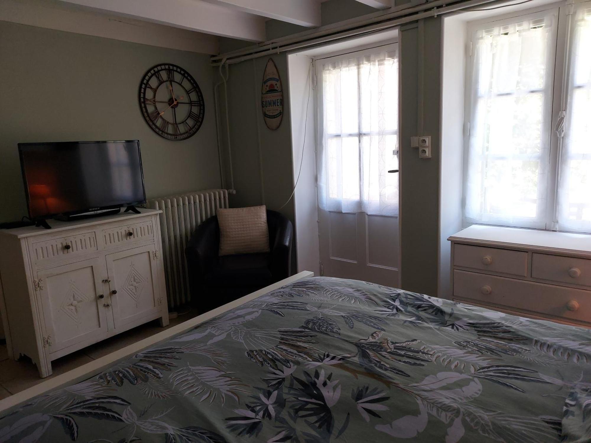 Charming Two Bedroom Gite With Beautiful Gardens Confolens Exterior photo